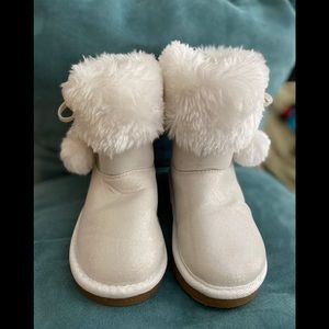 Arizona pearly white boots size 9 toddler